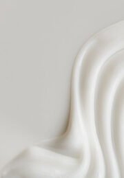 ⁦Derma Active ACTI-WHITE 2in1 Body Milk⁩ - الصورة ⁦2⁩